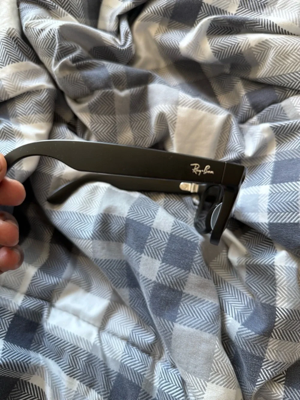 Ray-Ban Black Wayfarer Sunglasses with Silver Hinges